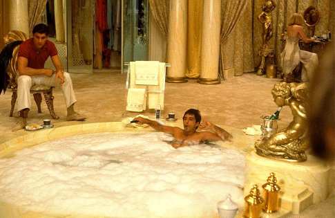 Scarface-1983-Tony-Montana-Bathtub-Scene